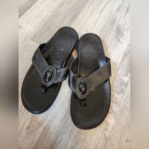 Taos Black Leather Sandal size 6